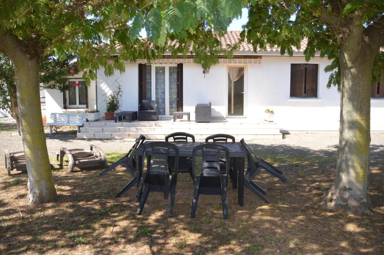 Villa Aux Pieds Des Pyrenees Azereix Exteriör bild