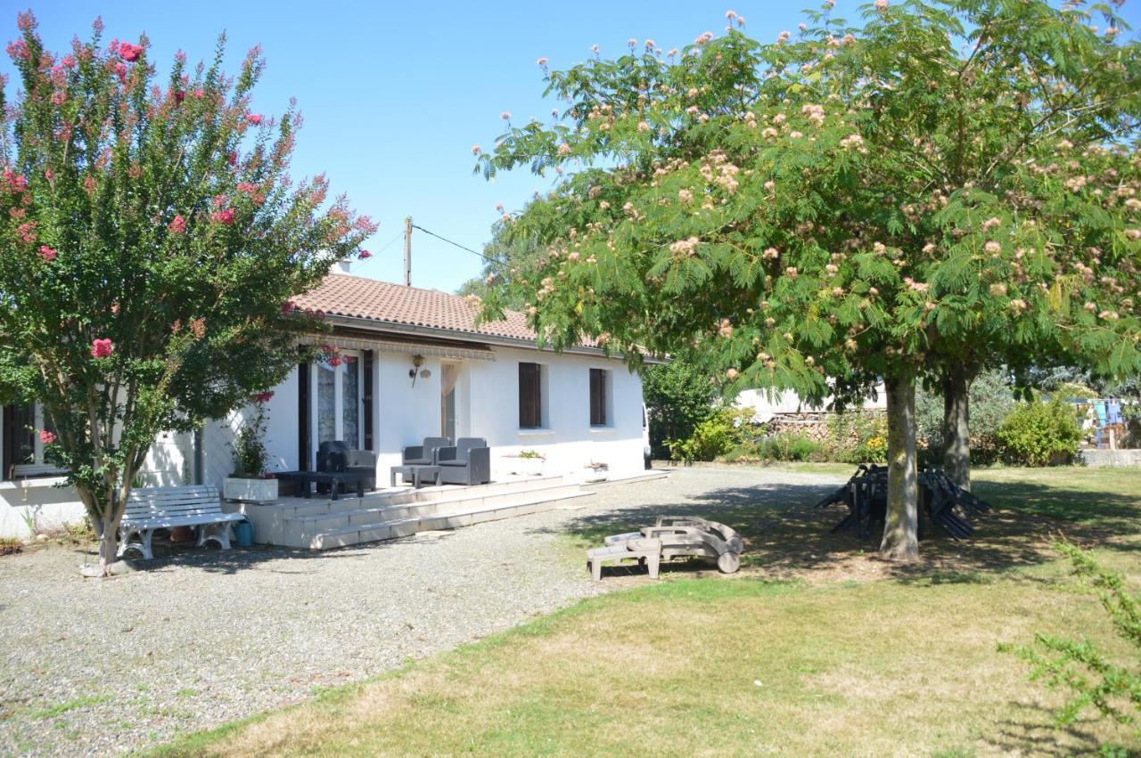 Villa Aux Pieds Des Pyrenees Azereix Exteriör bild